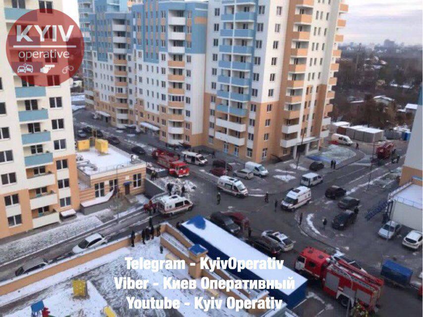 Горело с 3 по 18 этаж: в новостройке Киева случился мощный пожар