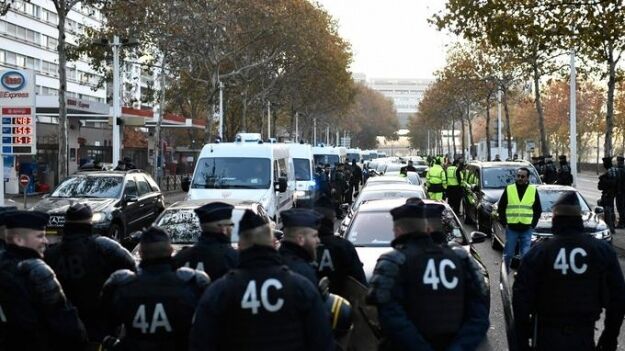 ''Майдан'' во Франции: сотни раненых и задержанных