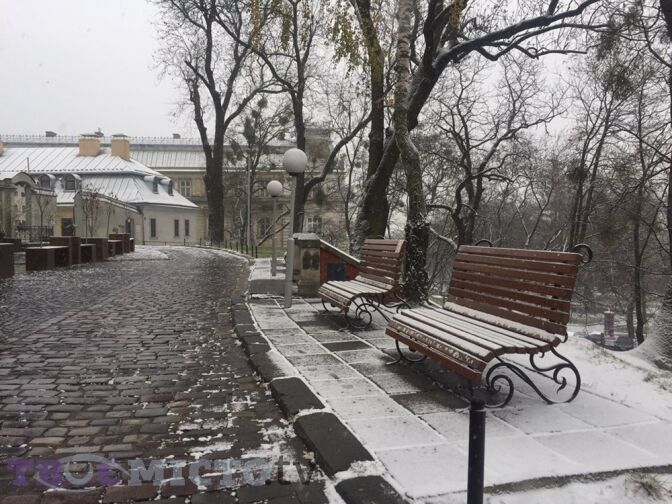 ''Наконец-то!'' В сети восторг из-за первого снега во Львове