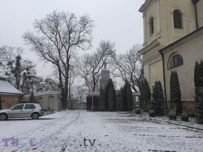 ''Наконец-то!'' В сети восторг из-за первого снега во Львове