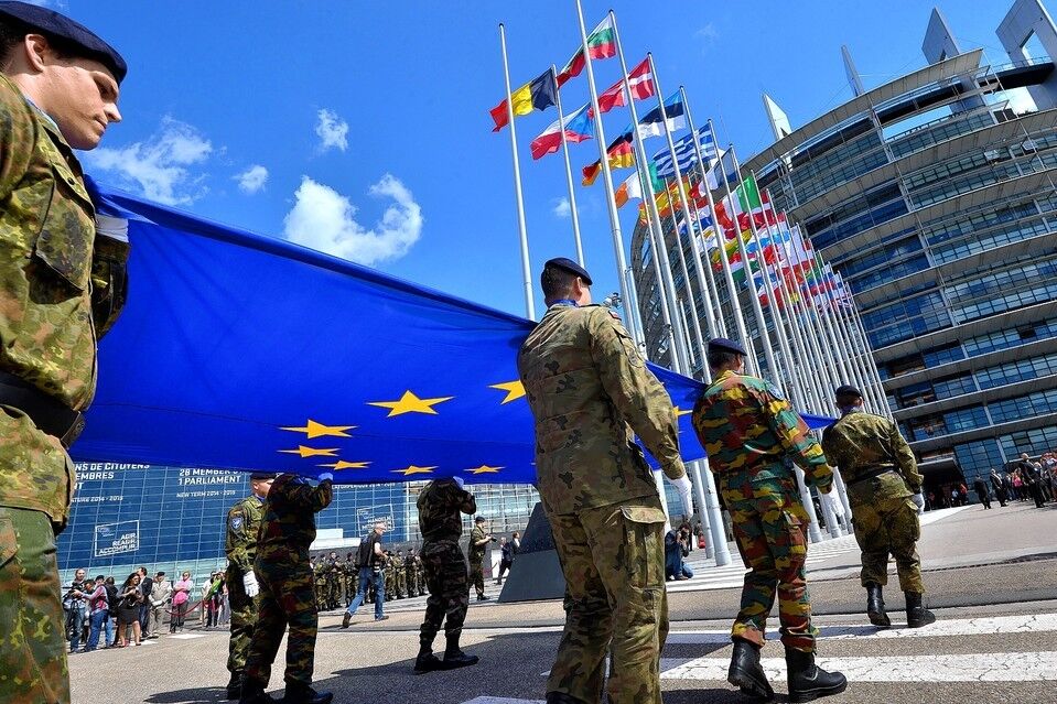 Армия Макрона и Путина: стали известны неожиданные нюансы европейской инициативы