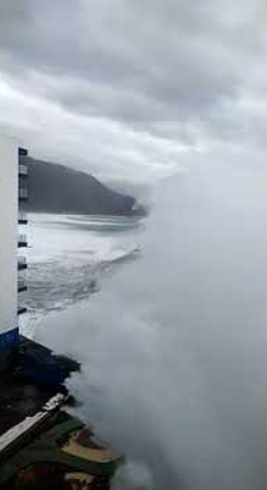 На популярний курорт Іспанії налетів потужний ураган: відео