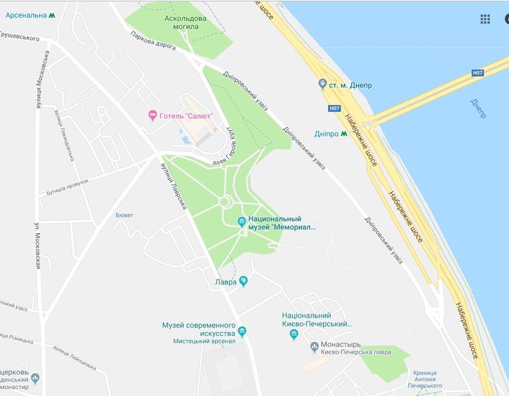 В центре Киева обнаружили самодельную могилу ребенка: фото