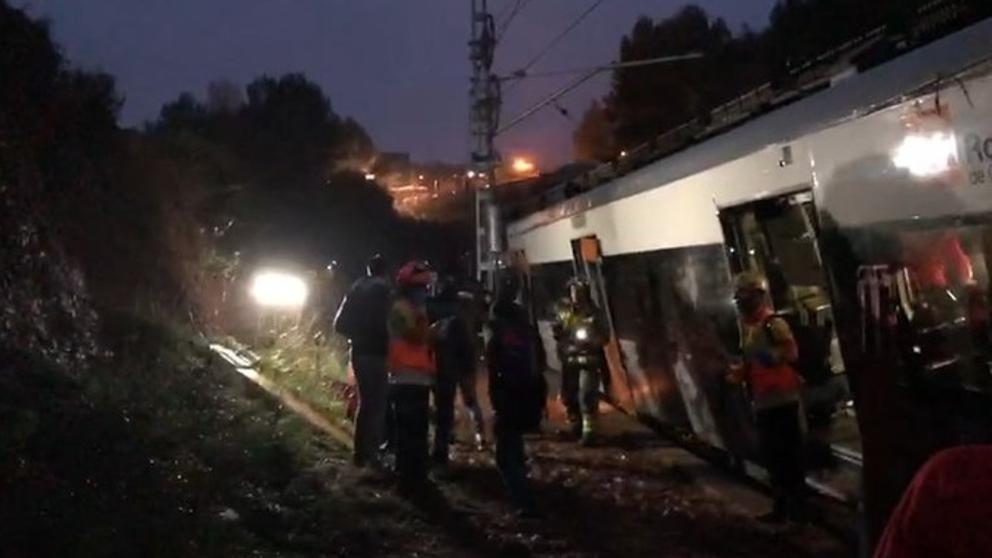В Іспанії зсув "збив" потяг із рейок, є загиблий і поранені: усі подробиці, фото й відео
