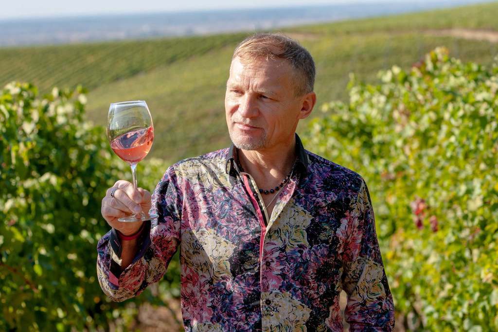 Олег Скрипка презентовал авторское вино “Країна Мрій”