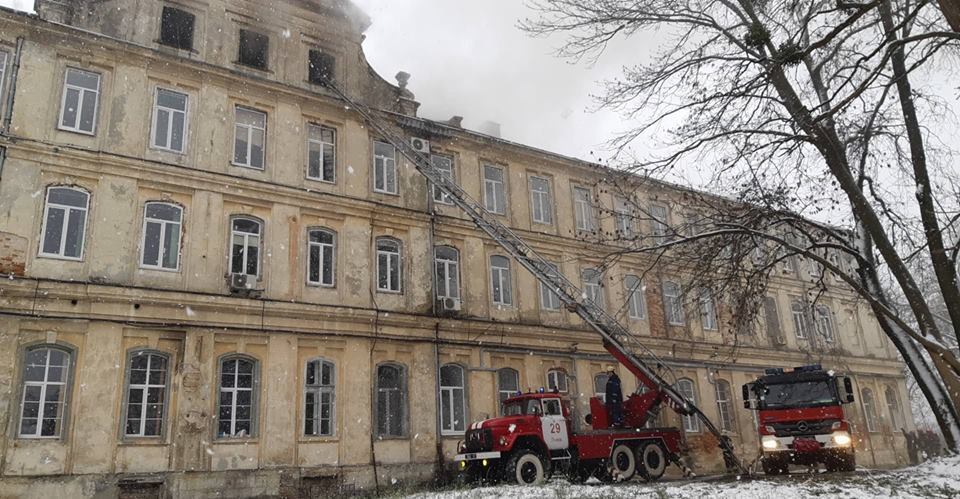 Во Львове загорелась областная больница: подробности инцидента