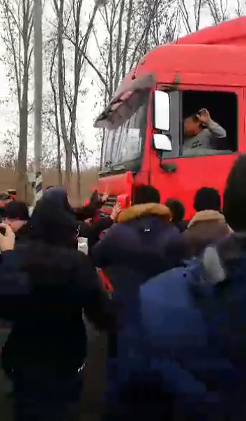  В Полтаве ''евробляхеры'' жестоко избили мужчину: момент сняли на видео