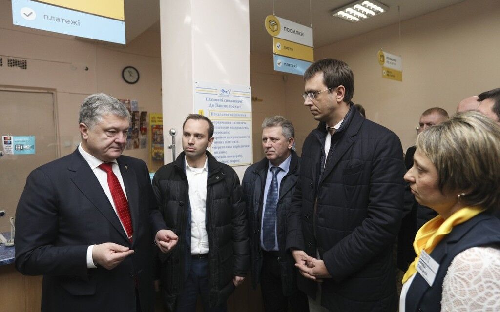 Порошенко рассказал о решении проблемы с доставкой пенсий в Украине