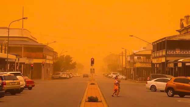 Австралию накрыла гигантская песчаная буря: фото и видео бушующей стихии 