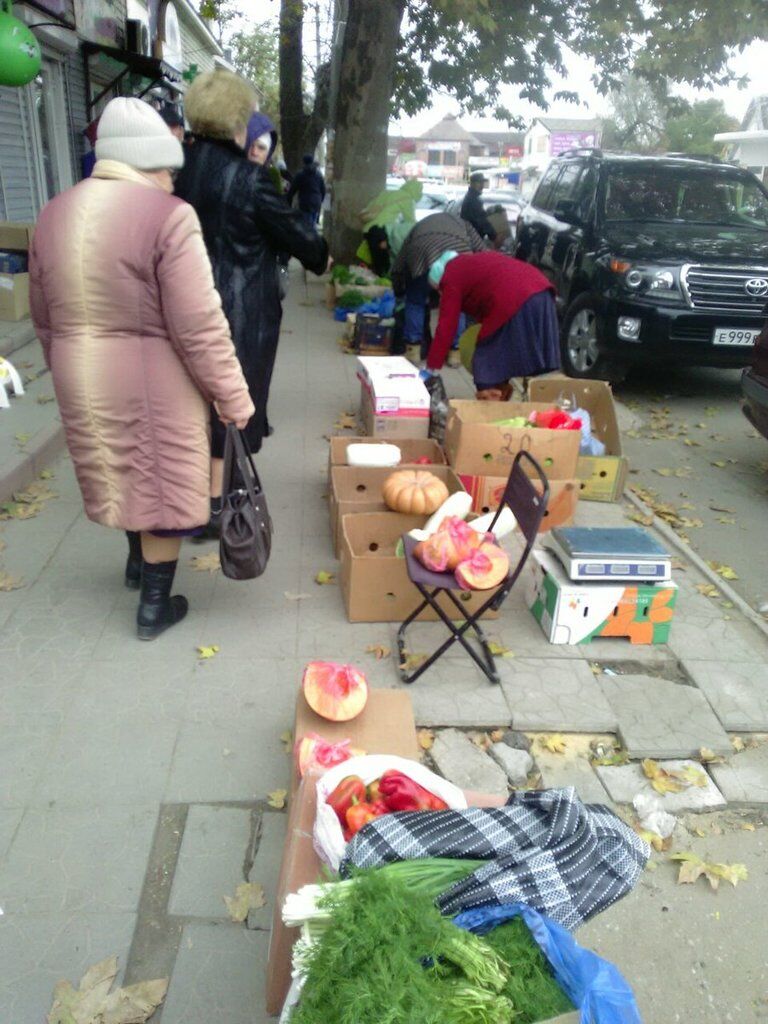 ''Не так ли было в 90-х?'' Сеть возмутили действия оккупантов в Крыму