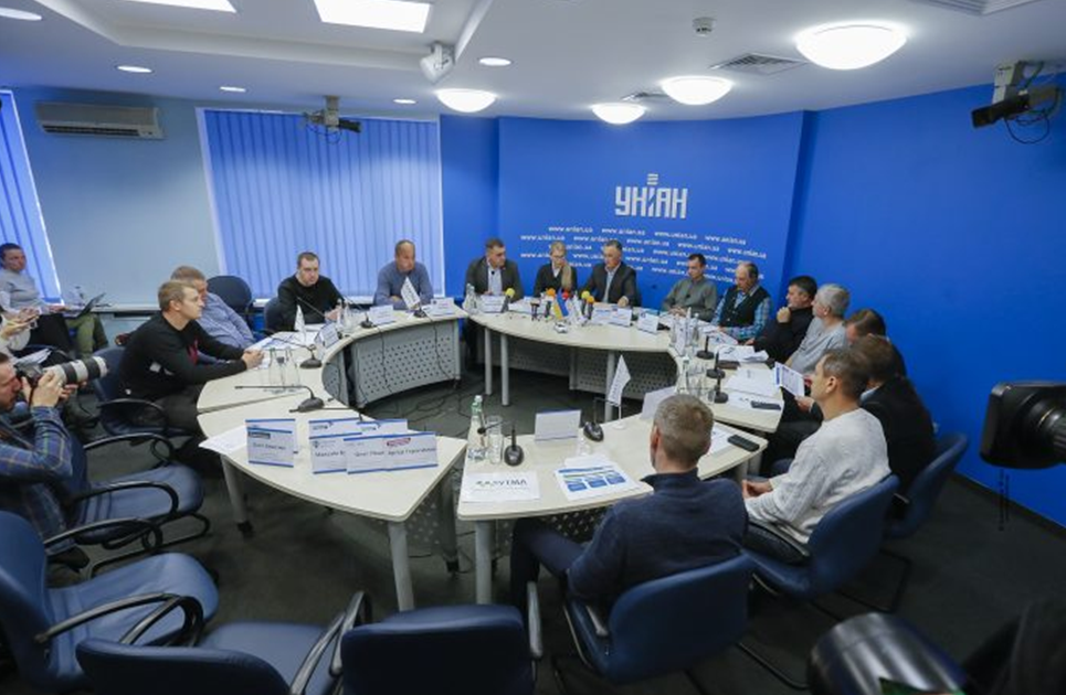 Юлія Тимошенко з експертами