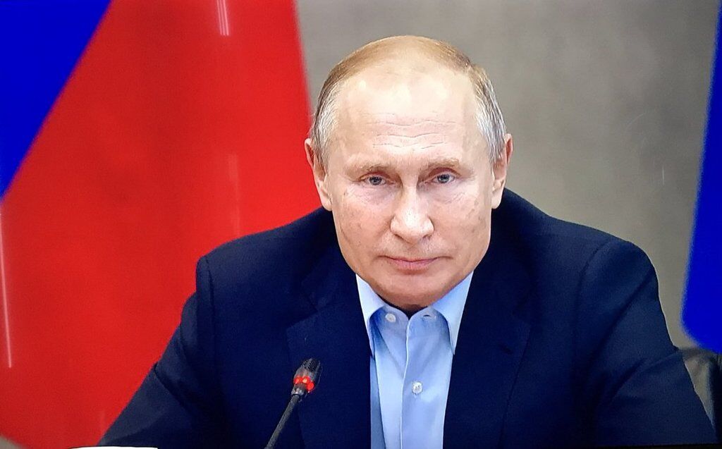 ''Сборище врагов народа!'' Визит Путина в оккупированный Крым разъярил сеть