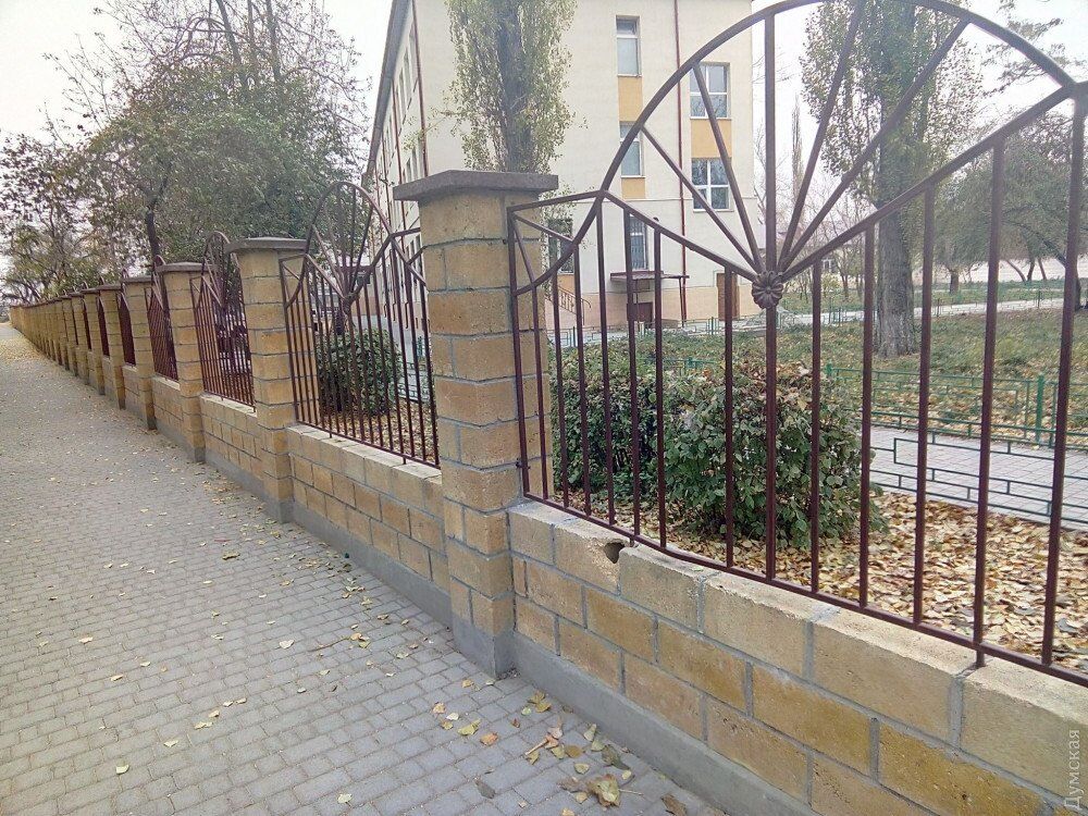 Аварійні паркани в Одесі