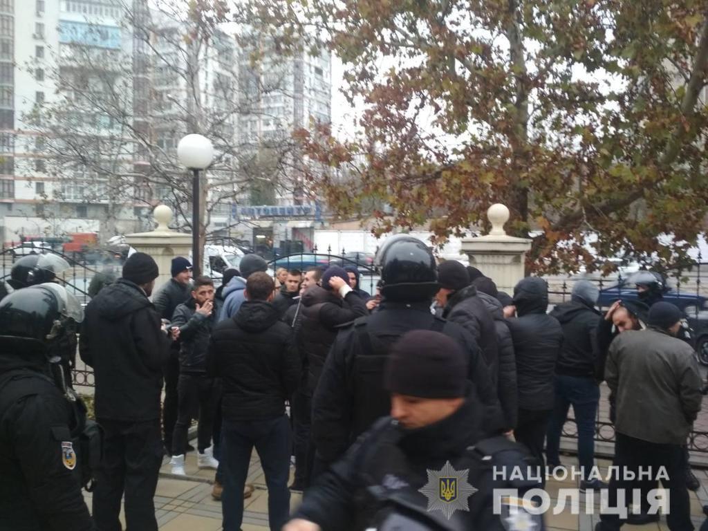 У суді Одеси сталася масова бійка: десятки затриманих