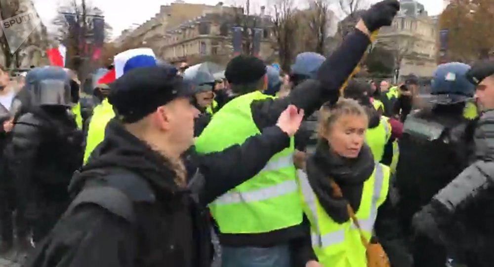  Топливный ''Майдан'' во Франции: в ход пошли слезоточивый газ и водяные пушки