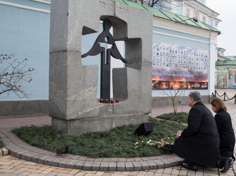 ''Изверги против людей'': в Украине почтили память жертв Голодомора