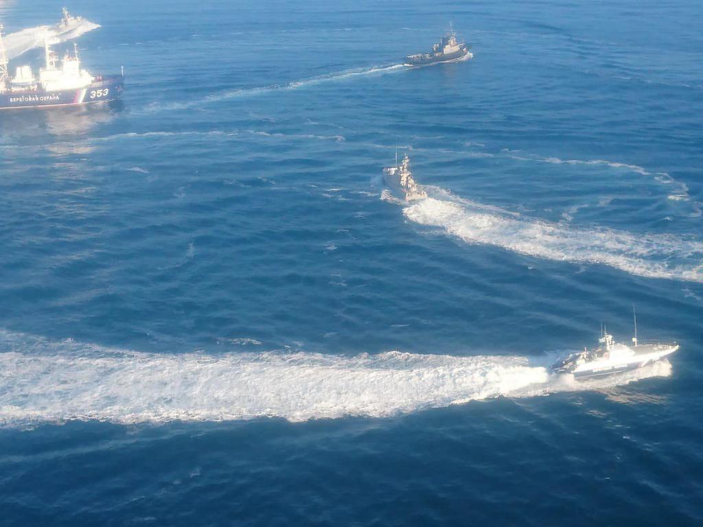 Россия атаковала корабль ВМС Украины: появились первые снимки