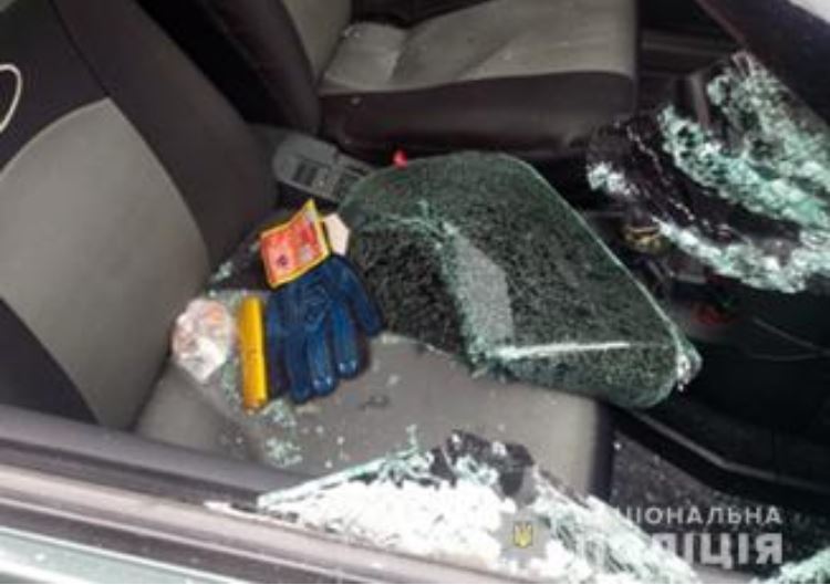 Запорожские полицейские задержали автовора, ограбившего ВАЗ на стоянке возле ТЦ