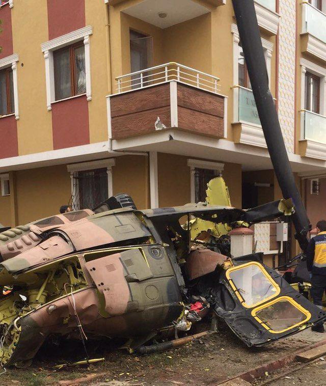 В жилом квартале Стамбула рухнул вертолет: есть жертвы