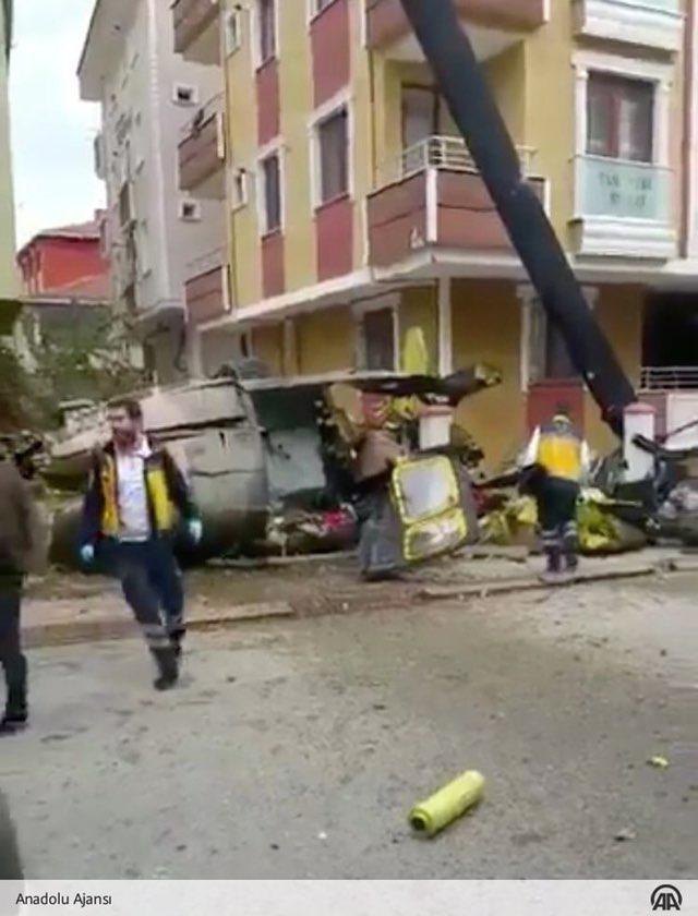 В жилом квартале Стамбула рухнул вертолет: есть жертвы