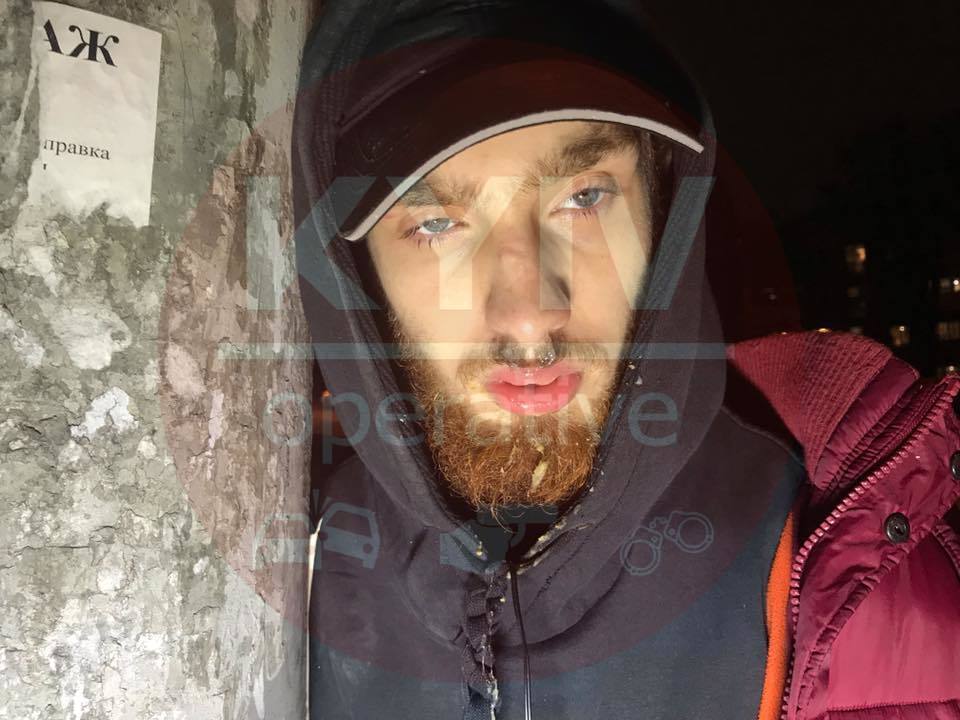''Я тебя убью!'' В Киеве мужчина с ножом напал на девушку в маршрутке 