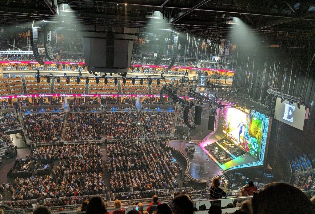 Элтон Джон экстренно отменил концерт из-за болезни