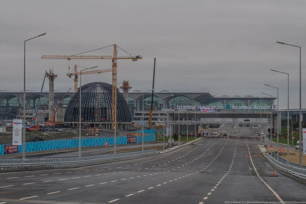 Путешественник показал, как выглядит самый большой аэропорт в мире: впечатляющие фото