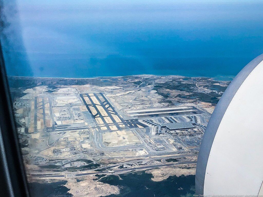 Путешественник показал, как выглядит самый большой аэропорт в мире: впечатляющие фото