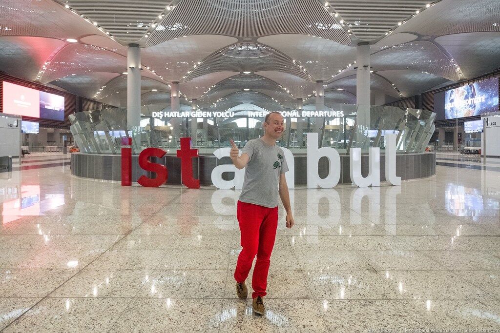 Путешественник показал, как выглядит самый большой аэропорт в мире: впечатляющие фото