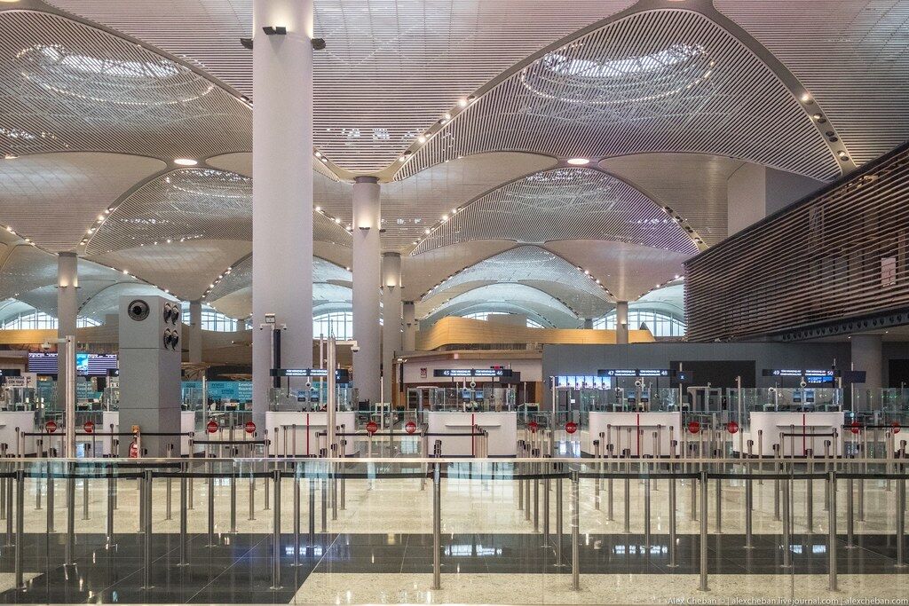 Путешественник показал, как выглядит самый большой аэропорт в мире: впечатляющие фото