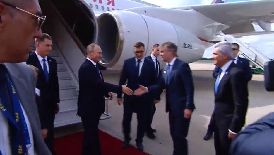 ''Такой большой и для такого маленького'': Путин прибыл на саммит G20
