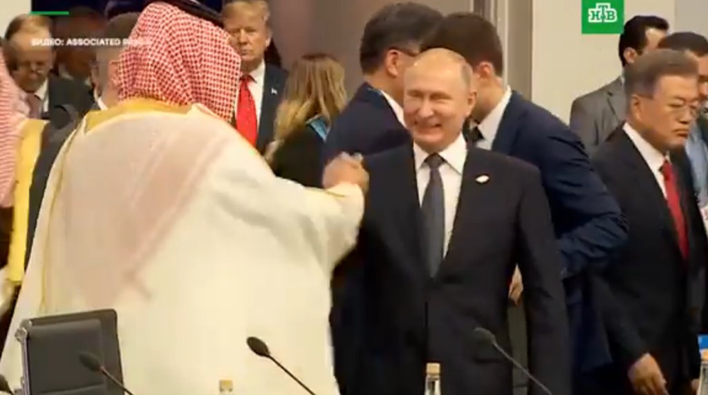 Трамп не пожал руку Путину на G20