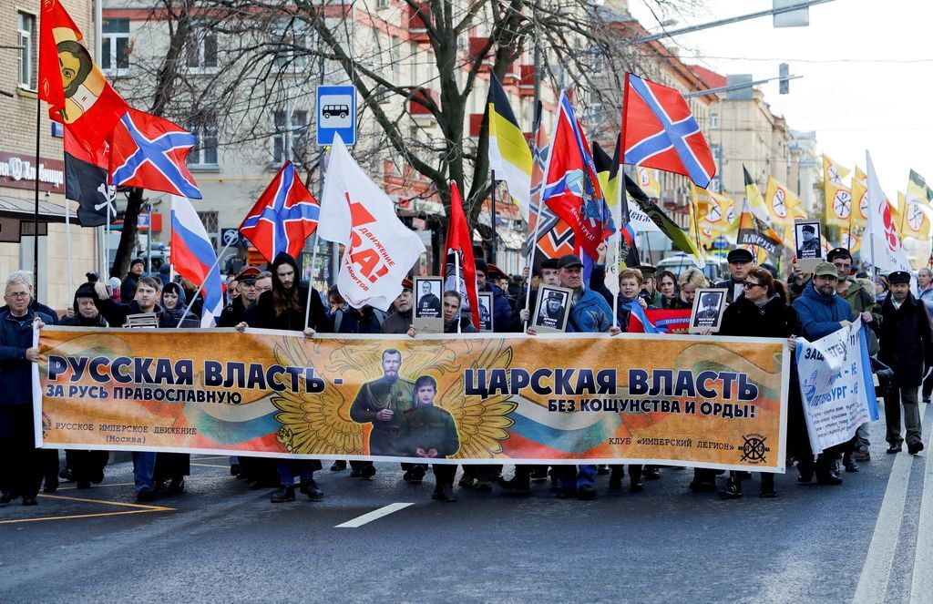 В Москве устроили марш с иконами и флагами ''Новороссии'': опубликованы фото