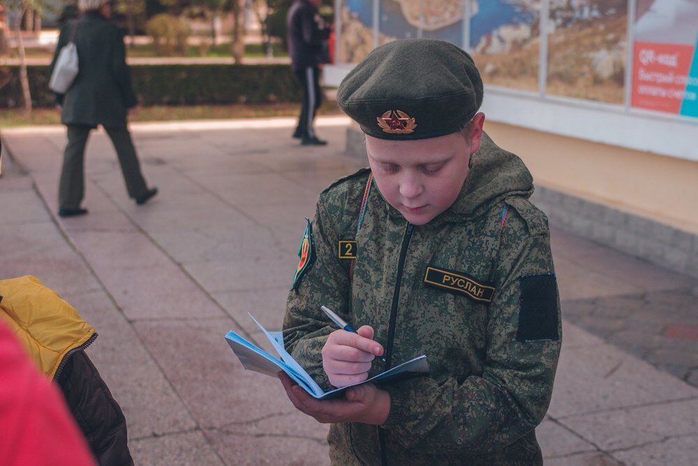 Дети в камуфляже: сеть возмутила ''мода'' в оккупированном Крыму