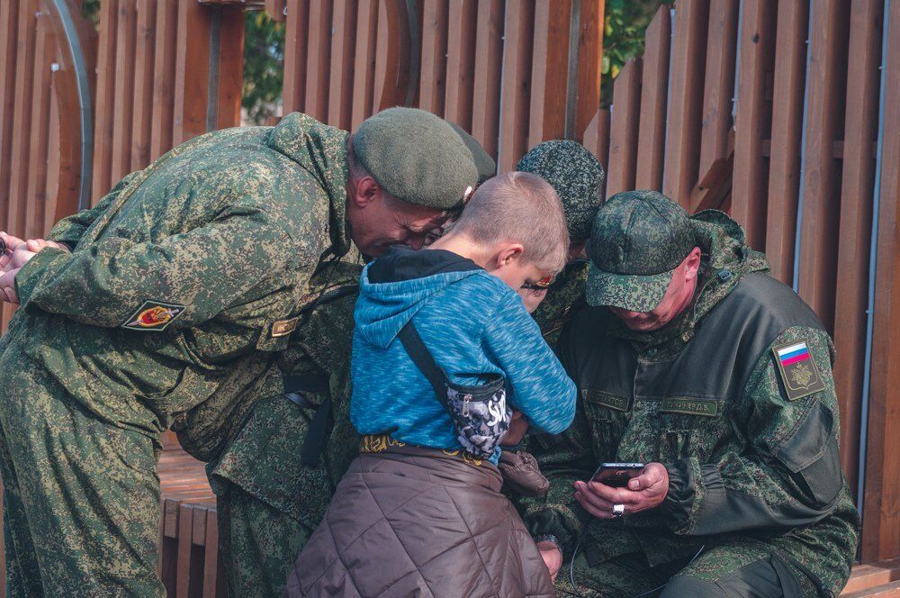 Дети в камуфляже: сеть возмутила ''мода'' в оккупированном Крыму