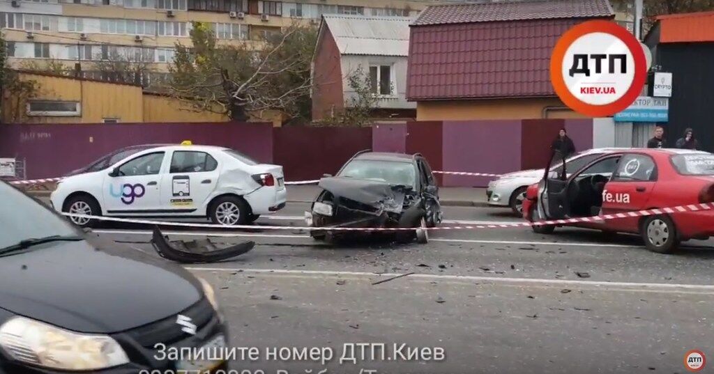 Розніс чотири авто: у Києві сталася масштабна п'яна ДТП