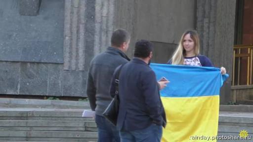 Блогерша оÑкандалилаÑÑŒ в Крыму Ñ ÑƒÐºÑ€Ð°Ð¸Ð½Ñким флагом и разозлила Ñеть: опубликовано видео