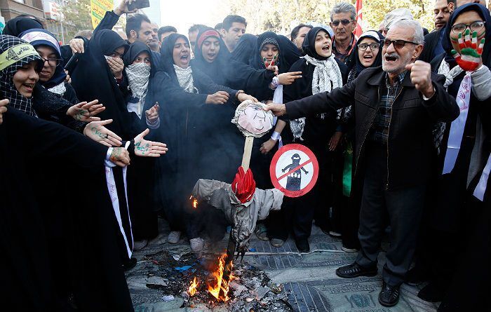 США ввели адские санкции против Ирана: страна взорвалась протестами