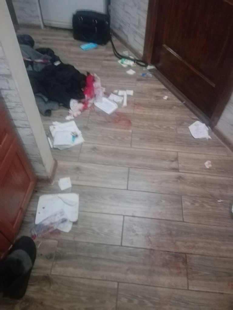 В Запорожье парень, защищая мать, искромсал обидчика ножом