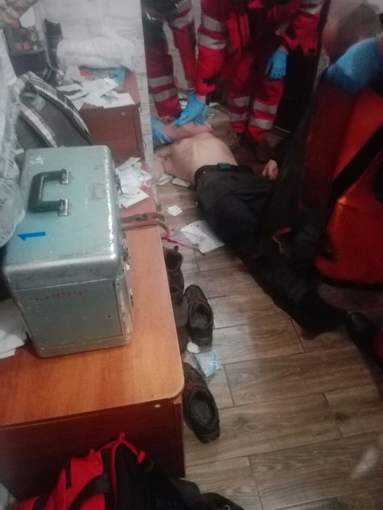 В Запорожье парень, защищая мать, искромсал обидчика ножом