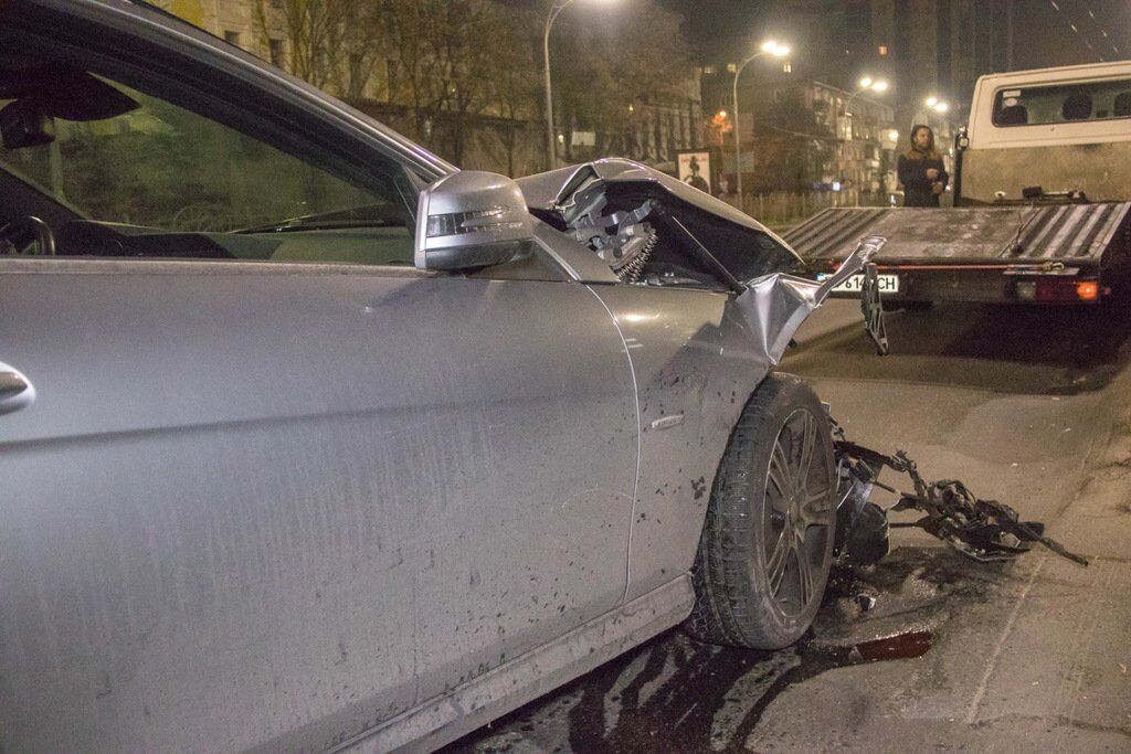 В Киеве авто дипломата из Греции попало в ДТП: фото аварии 