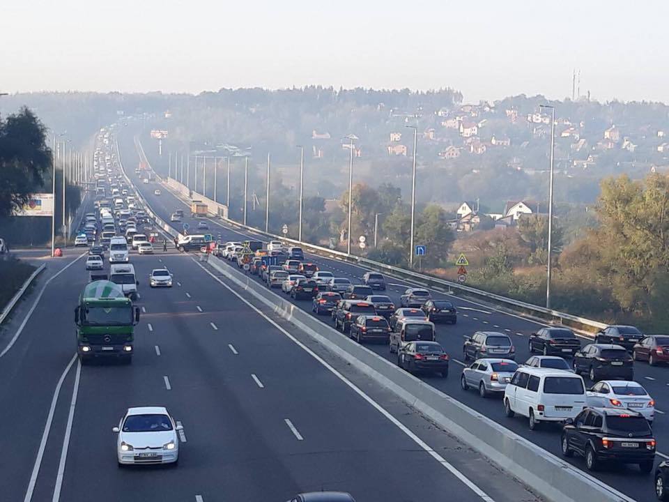 Затор на розвороті до Круглика