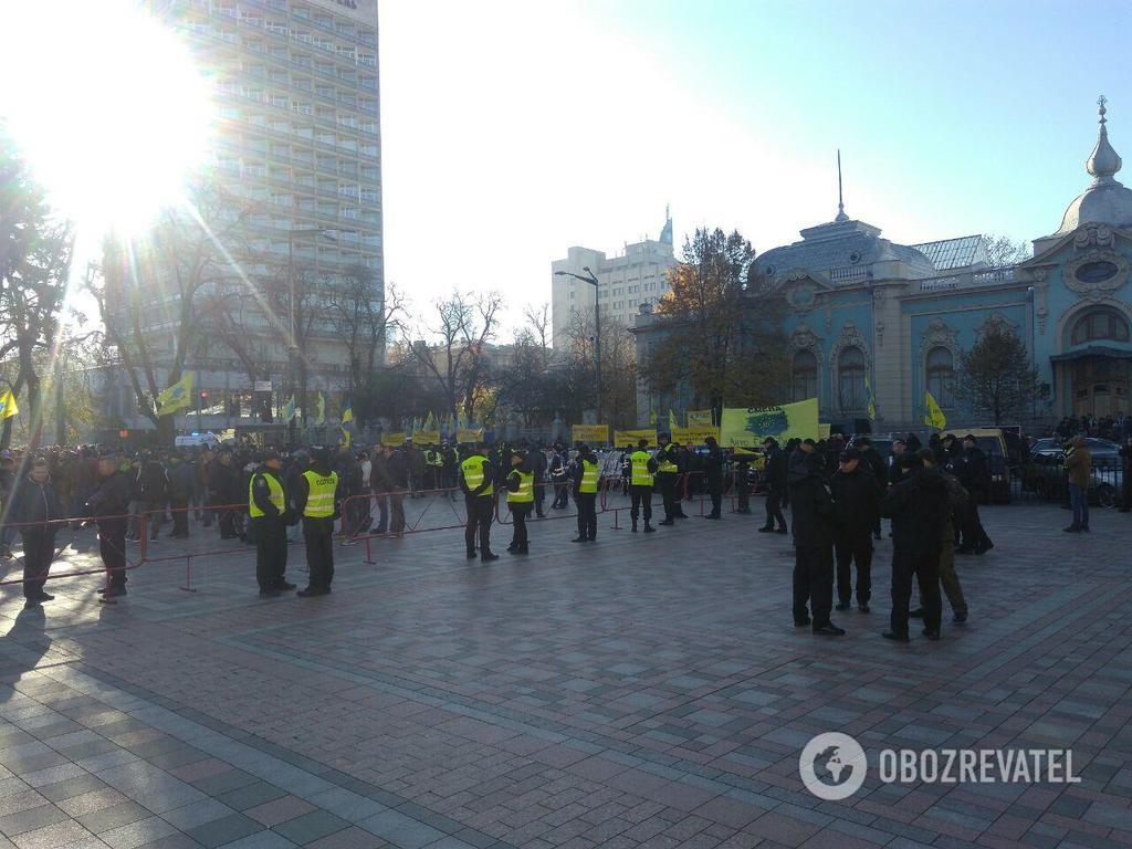 Колапс на дорогах: власники авто на єврономерах заблокували центр Києва