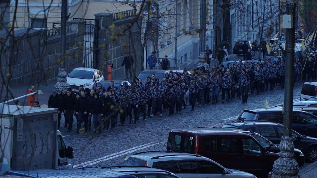 У центрі Києва зібралися сотні націоналістів: що відбувалося
