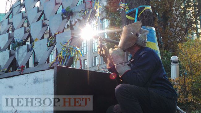 В центре Киева демонтировали мемориал Небесной Сотни: что произошло 