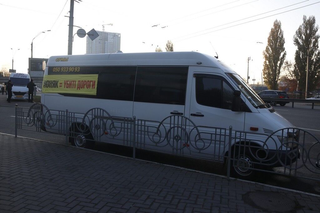 Грозят перекрыть магистрали: в Киеве взбунтовались перевозчики