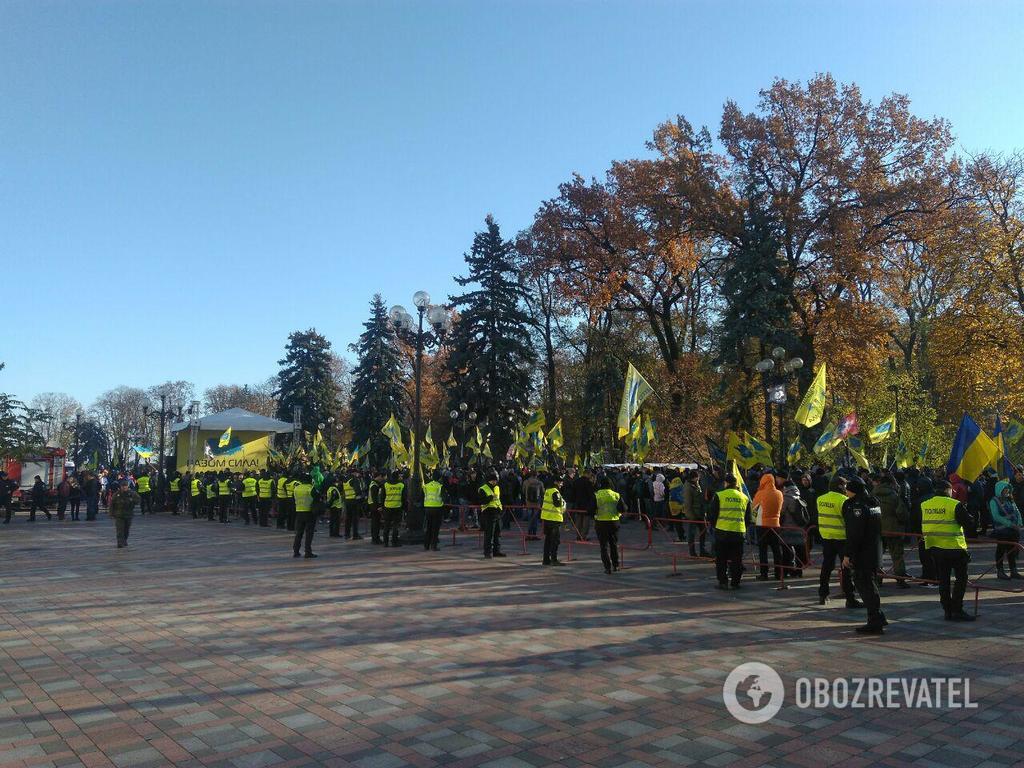 Коллапс на дорогах: владельцы авто на еврономерах заблокировали центр Киева