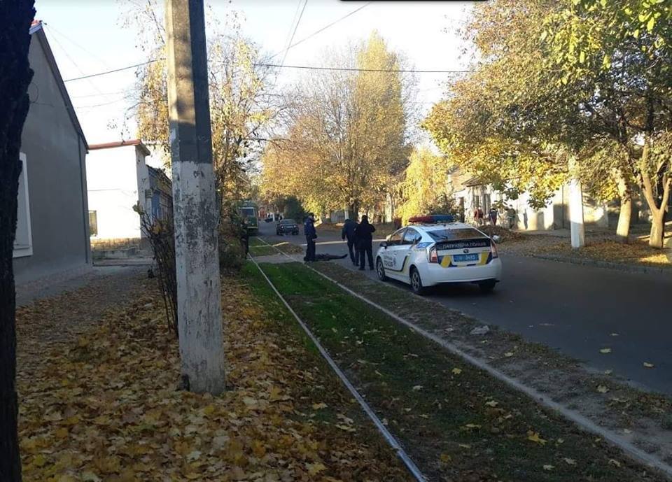 Бросился на полицию с топором: в Одессе застрелили подозреваемого в убийстве