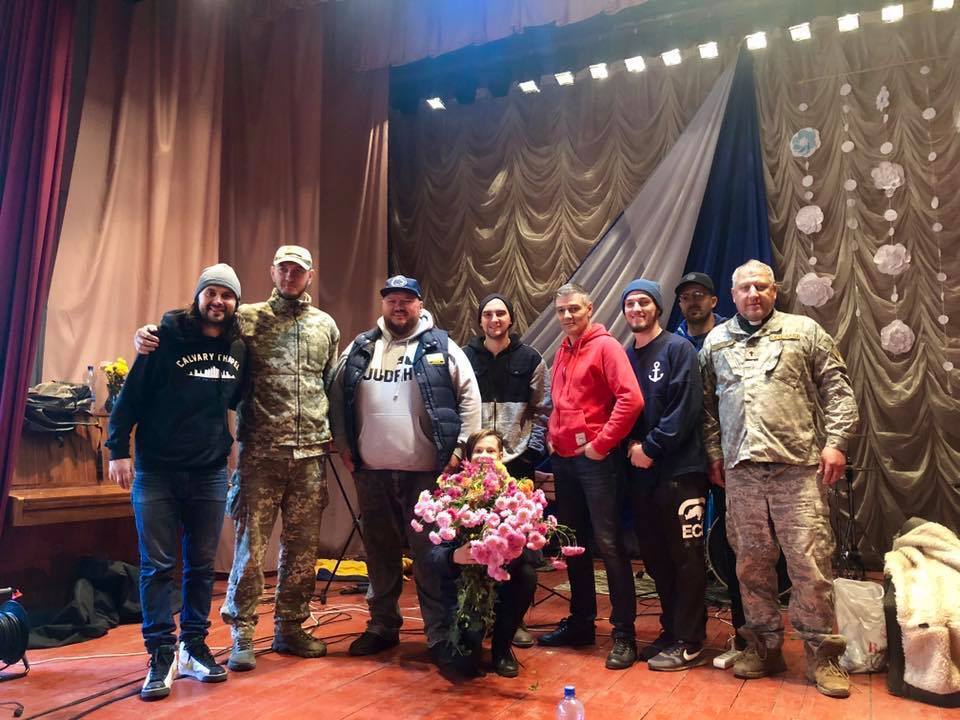 ''Спасибо всем за молитвы'': музыканты из США приехали с туром на Донбасс