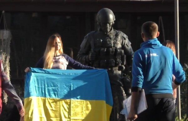 Российская пропагандистка пострадала в Крыму за украинский флаг
